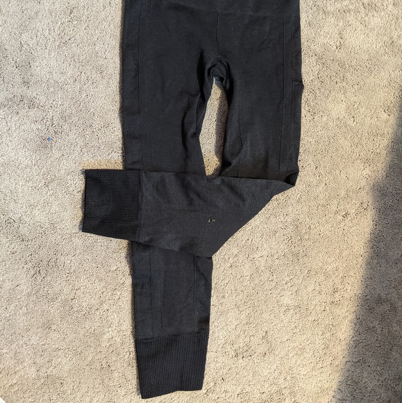 Lululemon VGUC Ebb to Street pant size 6 - Picture 5 of 5